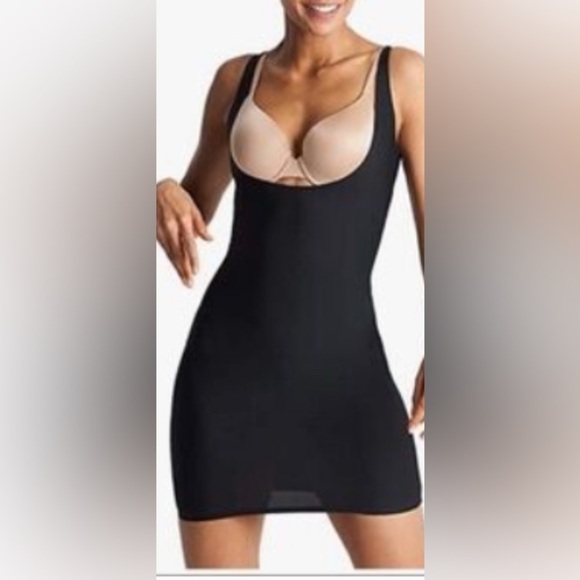 Yummie Shape Wear Bustless Spaghetti Strap Dress
Black Mesh Bust & Hem Size M - Picture 1 of 13